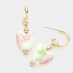 NWT Floral Printed Ceramic Heart Dangle Earrings